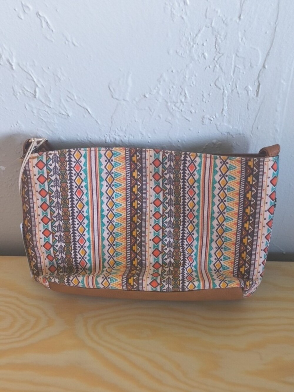 Aeropostale Aztec-Pattern Multicolor Crossbody with Tan Trim - Picture 3 of 4